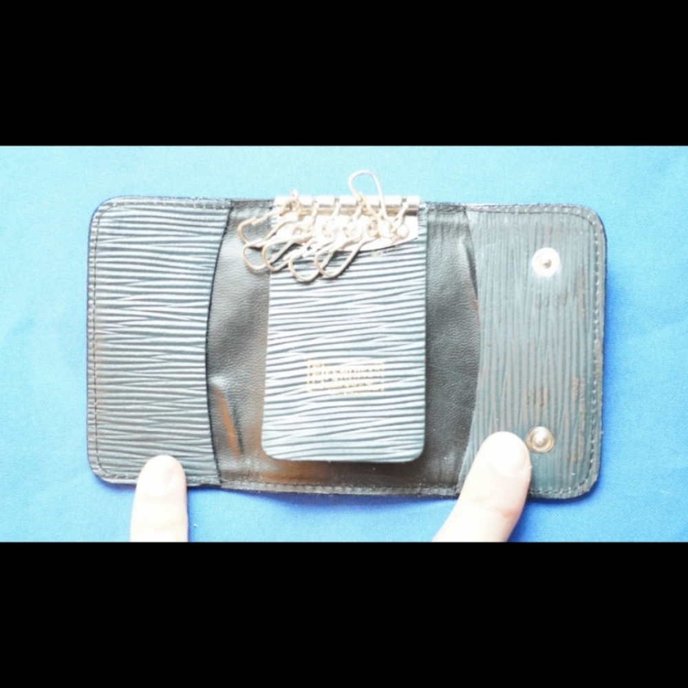 Authentic Fendi Key Wallet - Picture 5 of 7